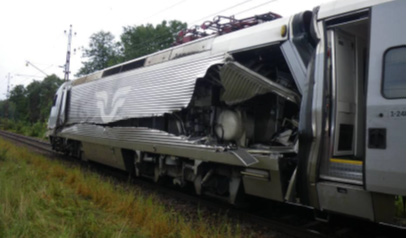 31 Resandetåg 505 efter att ha kolliderat med en grävlastare på Kimstads driftplats. inte sällan i att säkerhetsrelaterade verksamheter blir föremål för medskärningar, främst ekonomiska sådana.