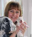 Jenny Linderoth, uppfödare sedan 1980, föder nu upp perro de agua espanol och tidigare golden retriever och tysk schäferhund Vilka råd skulle du ge till en ny uppfödare? Ha tålamod!