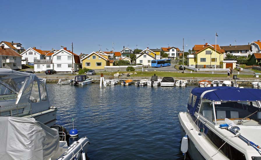 DAGENS TRAFIK I ÖCKERÖ KOMMUN ÖCKERÖ DAGENS TRAFIKERING Öckerö kommun trafikeras i av en regionbusslinje som går mellan de sammanhängande öarna och centrala Göteborg, via Älvsborgsbron.