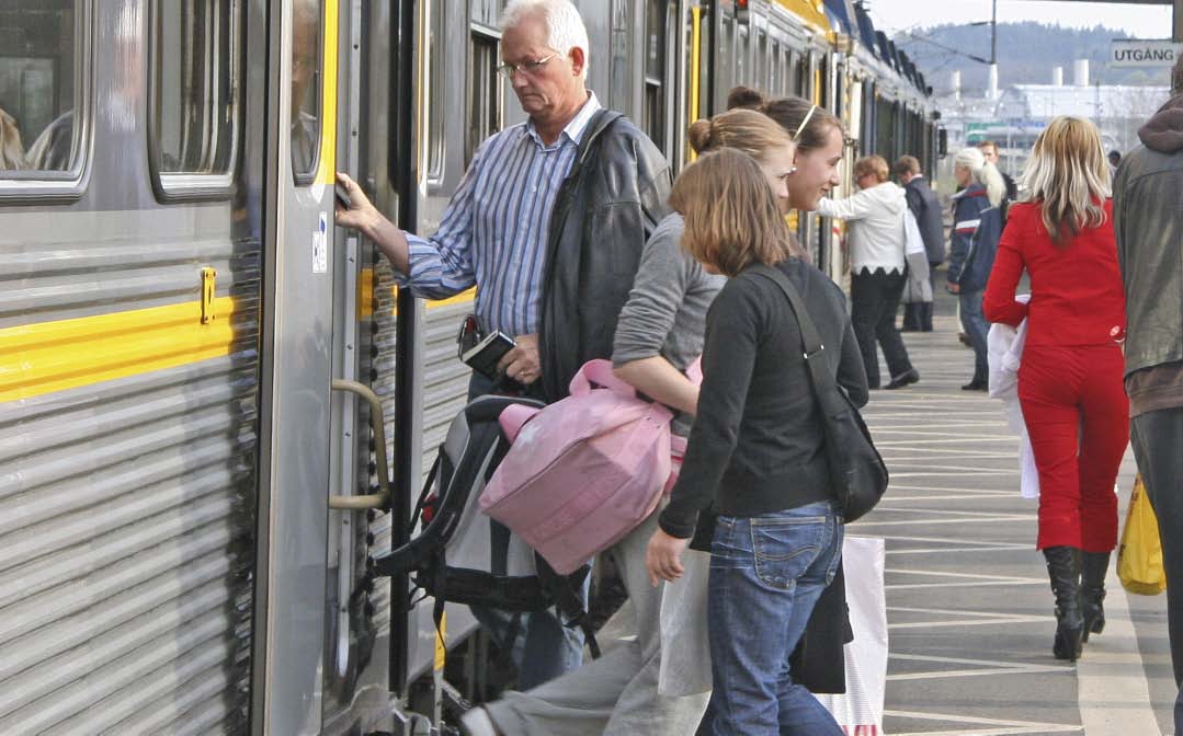 XXX SÅ HÄR KÖR VI 2025 Snabba regionala förbindelser med hög turtäthet i tunga stråk in mot Göteborg. oo oo oo oo oo Tågtrafiken har ersatt en stor andel av ens regionala busstrafik.