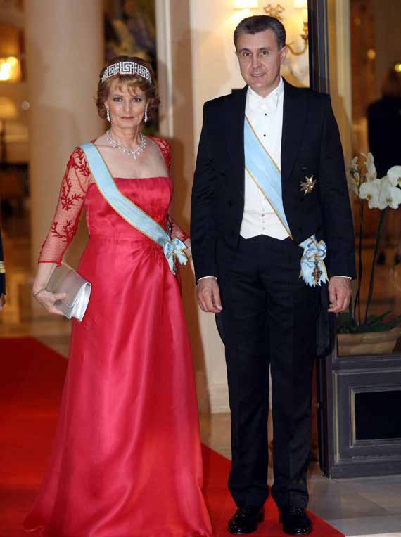 Rumänien ville bli monarki och parlamentet erbjöd kronan till den tyske prinsen Karl av Hohenzollern- Sigmaringen.