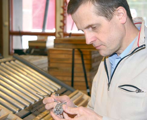 Historik Silver Resources När gruvtillståndet för silvergruvan i Taivaljärvi gick ut 2005 så ansökte och tilldelades Silver Resources undersökningstillstånd för samma område samt grundade bolaget