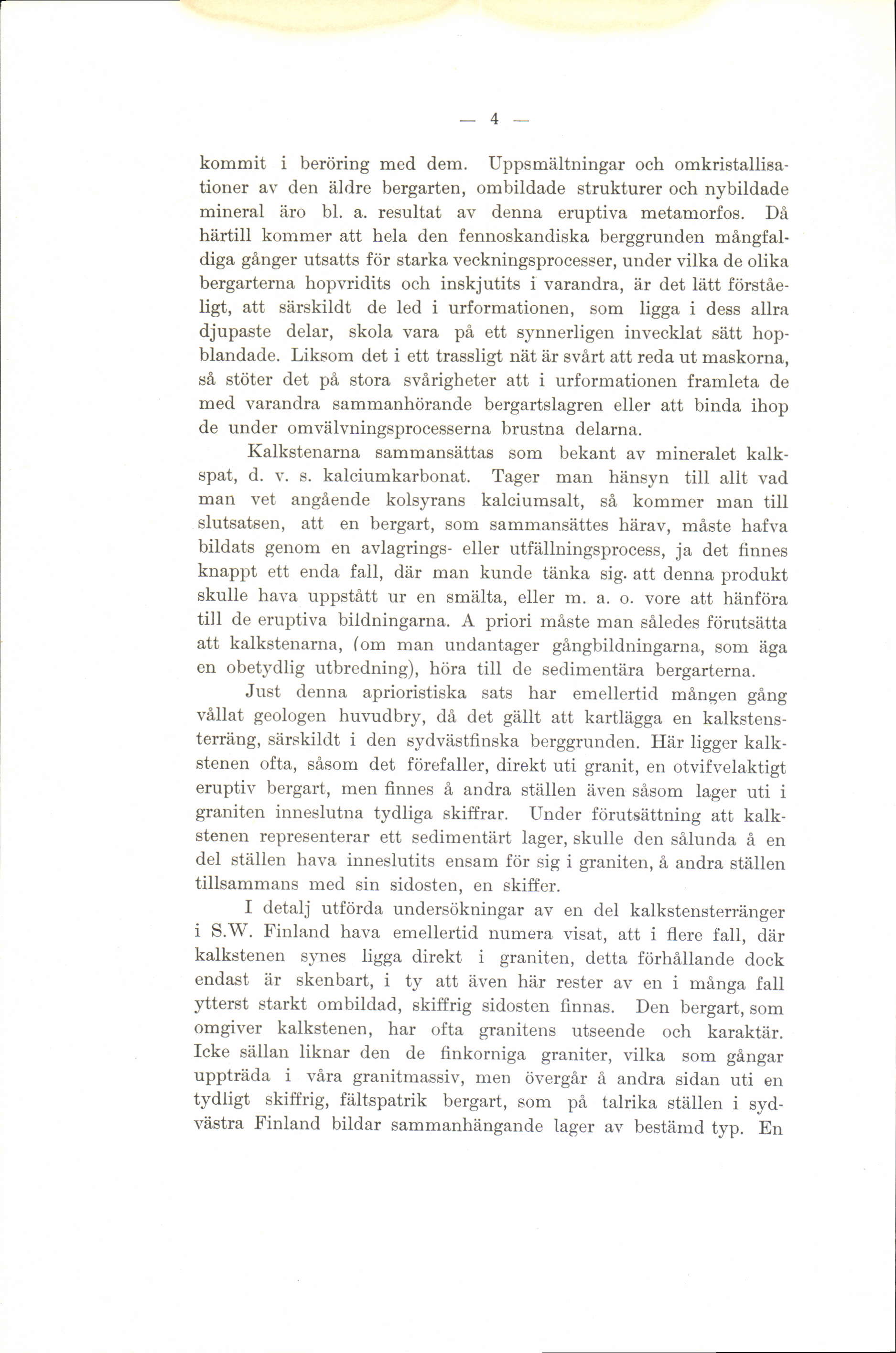 -4-4 - kommit mit i beröring med dem. Uppsmältningar IJppsmältningar och omkristallisationer a\- av den äldre bergarten, ombildade strukturer och nybildade mineral äro bl. a. resultat av denna eruptiva metamorfos.