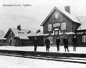 Tidens signalteknik innebar att en station dit ett tåg ankommit via telegraf skulle meddela att linjen var klar för ett nytt, en omständlig procedur. Den uppenbara lösningen hette dubbelspår.