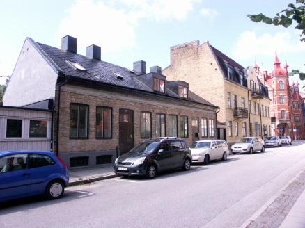 Den brokiga blandningen i kvarteret Ehrenberg skapar ett intressant kvarter som hålls ihop av dess struktur och grönska.