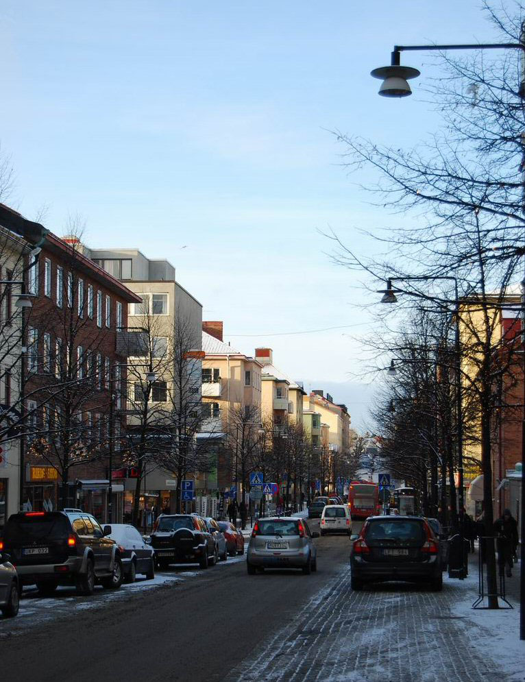 Bebyggelsebeskrivning och analys av stadsmiljön Centrala Sundbyberg är ett småskaligt stadscentrum med blandade stilar och funktioner.