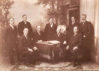 Den 16 december 1894 återvaldes vid kommunalstämma, bröderna E. V. och F. A. till ledamöter i kommunalnämnden. Till skillnad från föregående val, utsågs F. A. till vice ordförande i kommunalnämnden.