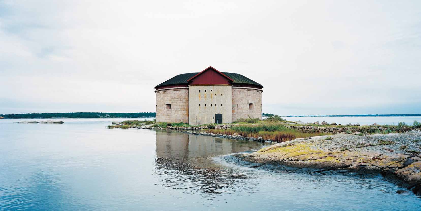 AB Karlskronahem Karlskronahem har det största antalet bostäder i Karlskrona och erbjuder såväl moderna lägenheter med sjöutsikt eller uteplats som boende vid skogsområden med promenadvägar.