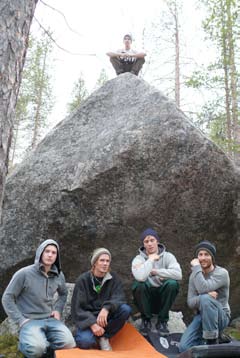 Bouldering Bouldering är en gren av klättringen där man klättrar på stenblock som är några meter höga.