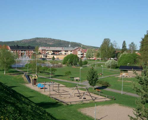 Sommarkafé i Lomtjärnsparken Även i sommar är det ett sommarkafé i Lomtjärnsparken, tack vare ett samarbete mellan Älvsbyns Fastigheter och Konditori Centrum.