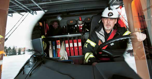 Rakel inom räddningstjänst Vid en allvarlig trafikolycka kan först på plats ge alla andra en framkomstrapport via Rakel.