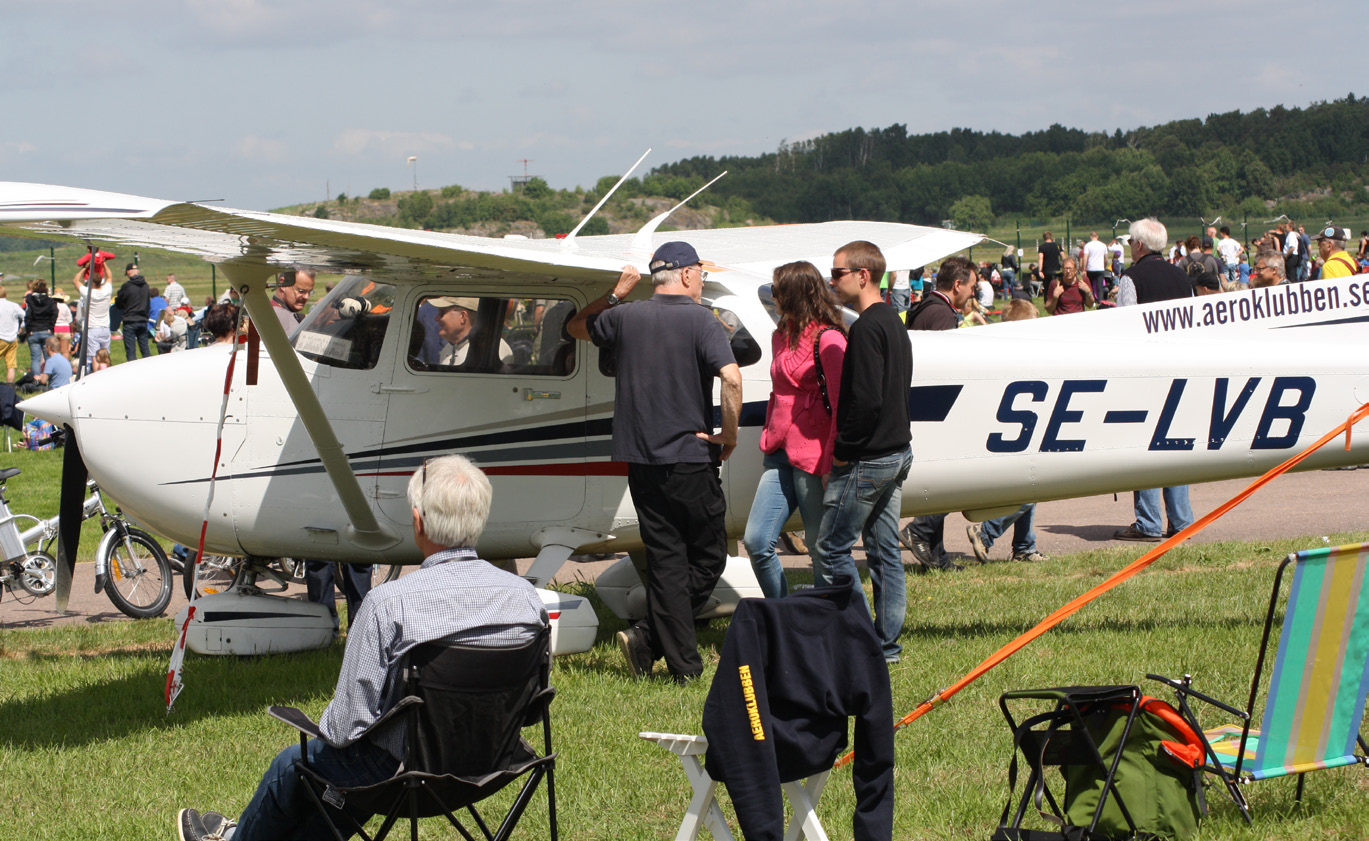 Bland övriga höjdpunkter kan nämnas en som vanligt fin show med Spitfire och Mustang, men allra mest imponerande var väl ändå när uppvisningsgruppen Royal Jordanian Falcons formationsflög med sina