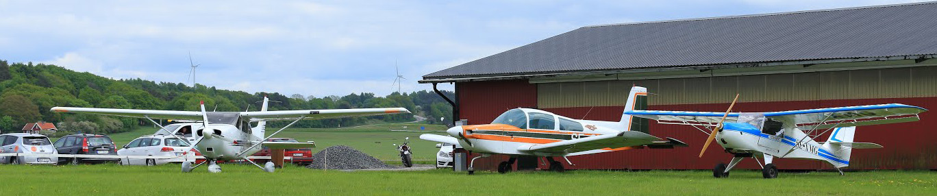 Han passade på att förklara hur hans ansvar ser ut och hur han sköter kontrollen och dokumentationen av våra flygplan samt hur samarbetet och beställning av olika verkstadsarbeten fungerar.