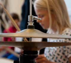 karaktärs- och folkdanser från olika länder. Undervisningen sker enligt Royal Academy of Dance s baletteknik och pedagogik. Man har även pianoundervisning. Se www.gustavsbergbaletten.