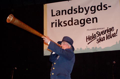 D I G I T A LT N Y H E T S B R E V N R 4 J U N I 2 0 0 4 Helhetssyn, samverkan och nätverk är nyckeln till framgång i glesbygdsfrågor.