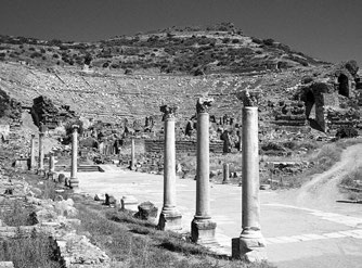 Till de kristna i Efesos Var bodde efesierna? Efesierna bodde i Efesos, ett dåtida viktigt centrum för handel och kultur vid Egeiska havet, beläget i nuvarande västra Turkiet.