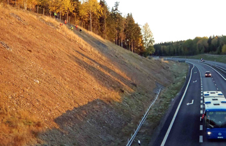 Överfors, väg 73: Trafikplats med bi-effekter Foto: Dan Weimarsson När trafikplatsen i Överfors byggdes valde man att utnyttja den