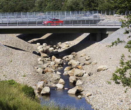 Muskån, väg 73: Ny lekplats för öring Foto: Trafikverket / Hans Ekesang Muskån på Södertörn är ett viktigt lekvatten för havsöring.