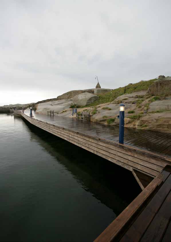 Denna hållbarhet uppnås utan de nackdelar som är förknippade med traditionella impregneringsmetoder. Därför har Kebony miljömärkts med Svanen.