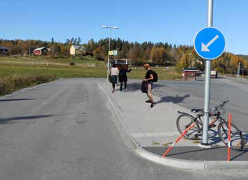 3.6.3. Dagens kollektivtrafik Flera busslinjer trafikerar Lunde. Vilka beskrivs nedan. I princip all busstrafik över Ångmanälven passerar via Sandöbron. Endast linje 100 går den nya Höga Kusten bron.