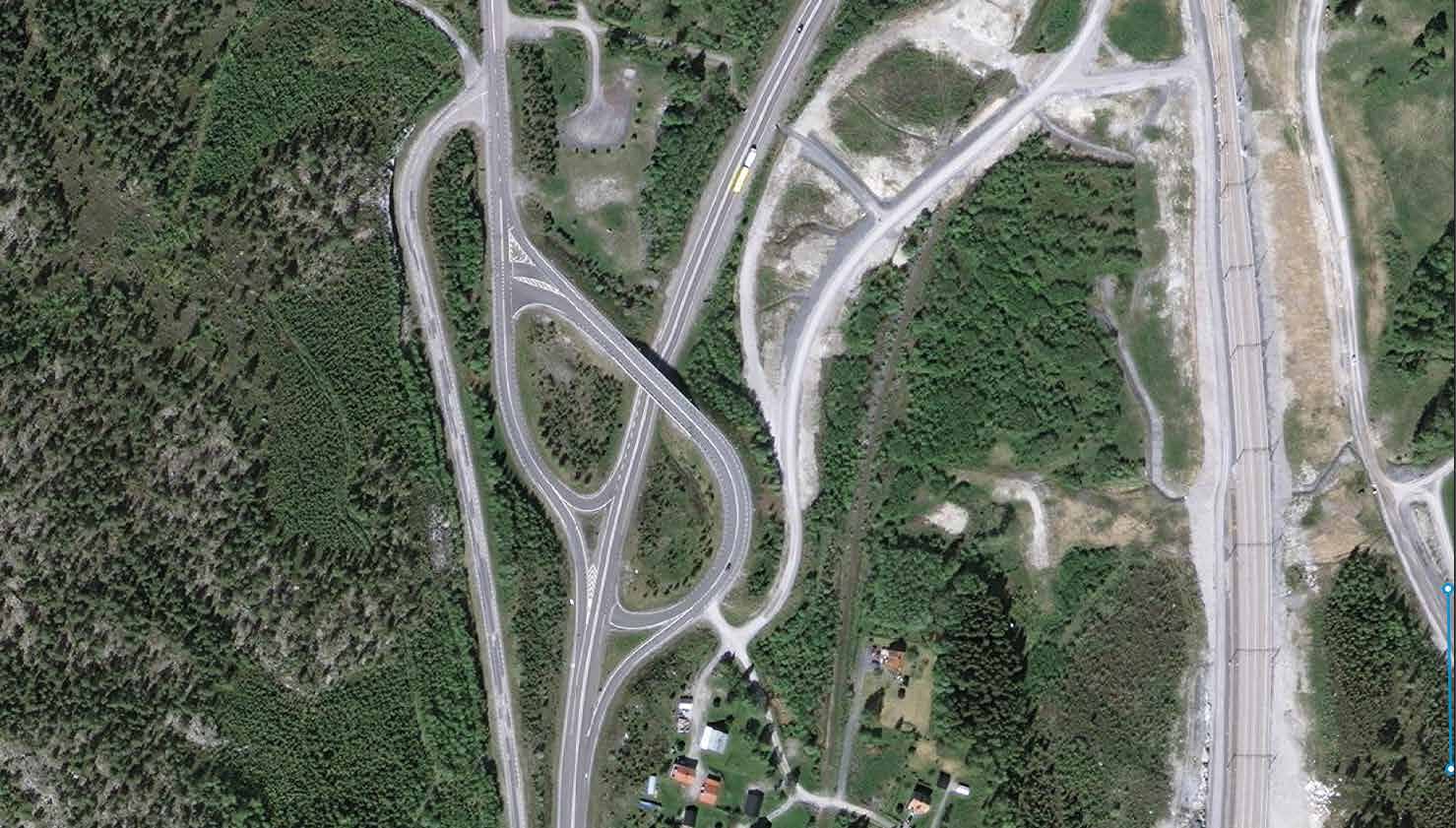 3.7.4. Utformning station Mörtsal Stationen vid Mörtsal kräver ombyggnad och komplettering av befintliga vägar. Alternativt kan en väg anläggas direkt från riksväg 90 till stationen.