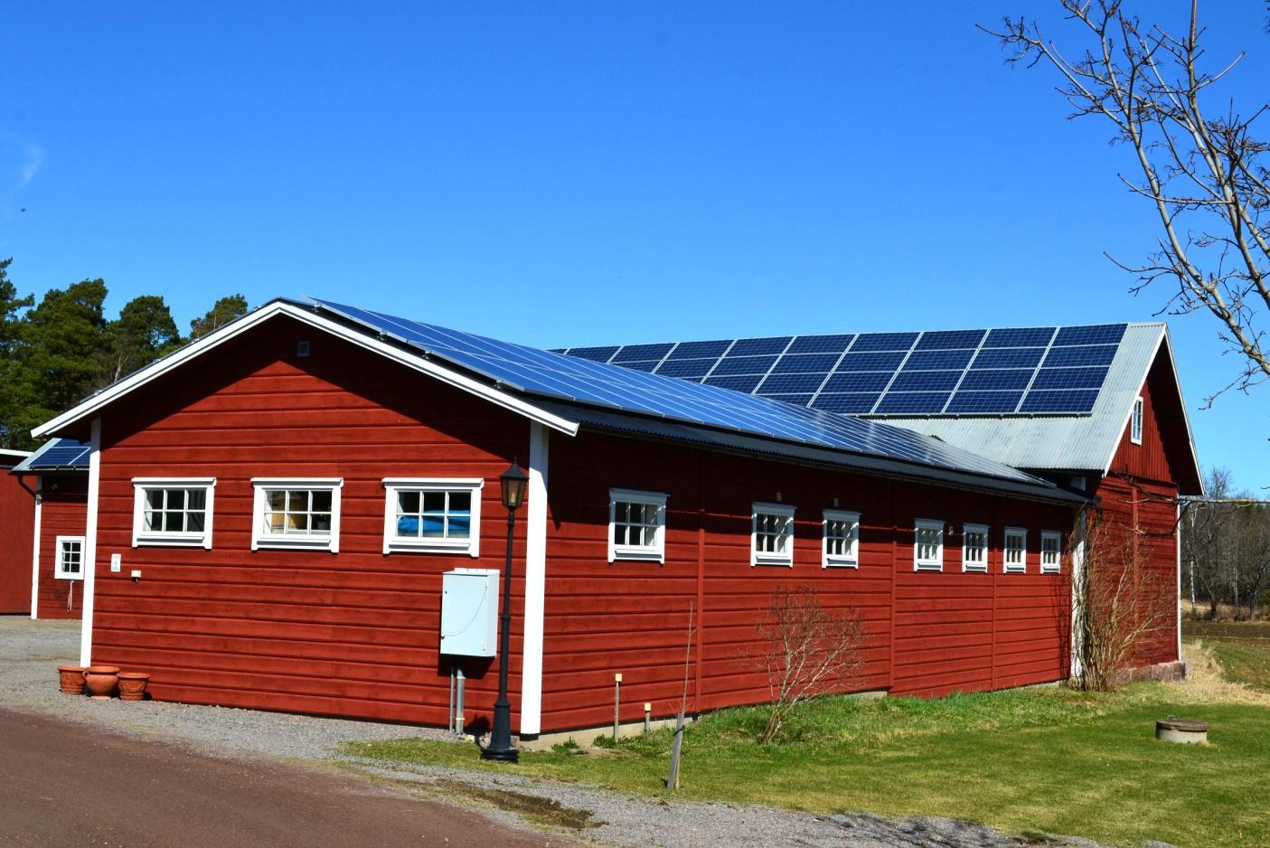 63 A storlek på mätarsäkringen räcker för en installation av ca 39kWp, vilket tar ca 300m2 takyta i anspråk.