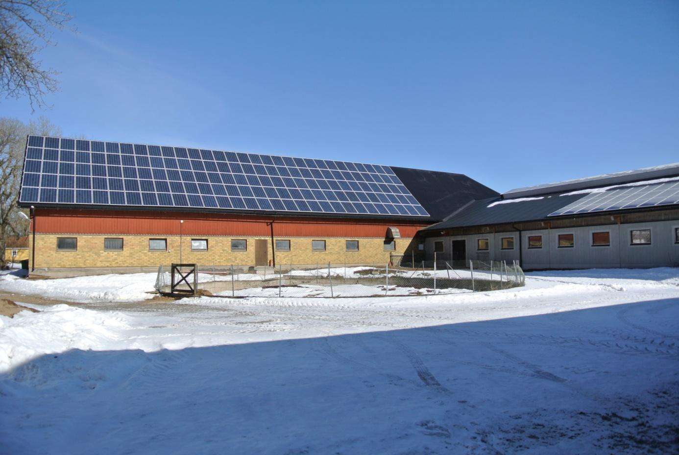 REFERENSANLÄGGNING Fredriksdals Säteri, Nässjö 42kWp Det gamla djurstallet på