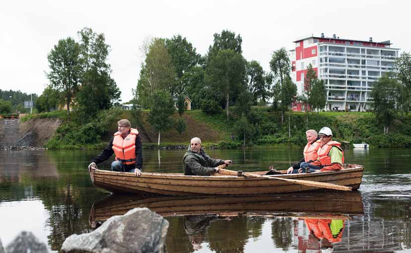 Korsa älven med stil Ny träbro på gång i Skellefteå Ola Burström, Skellefteå kommun, Olle Hagman LTU, Mikael Lindberg, Martinsons och Karl-Erik Malm från Skanska tog plats i båten inför det första