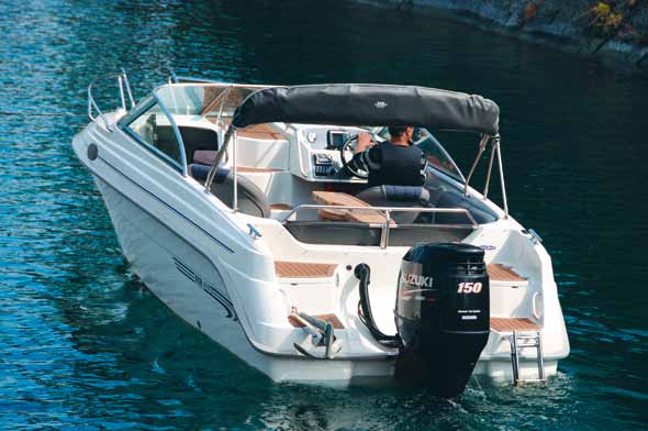 HR 61cb Den perfekta familjebåten Båten är i princip en CABINCRUISER med försänkt fördäck, såsom på en