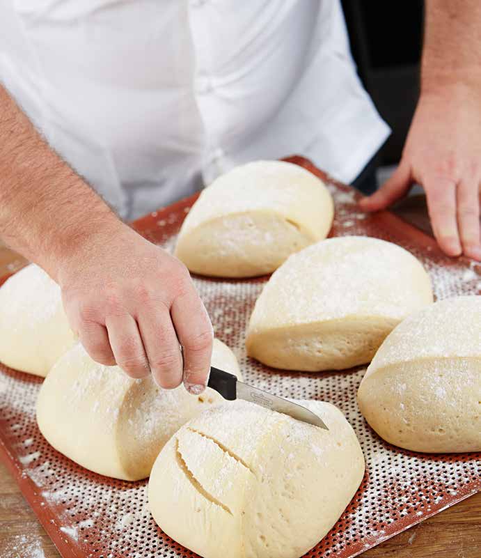 Matbröd Matbröd En deg många möjligheter Genom att ändra form, storlek och topping kan du skapa unika bröd för butiken och anpassa