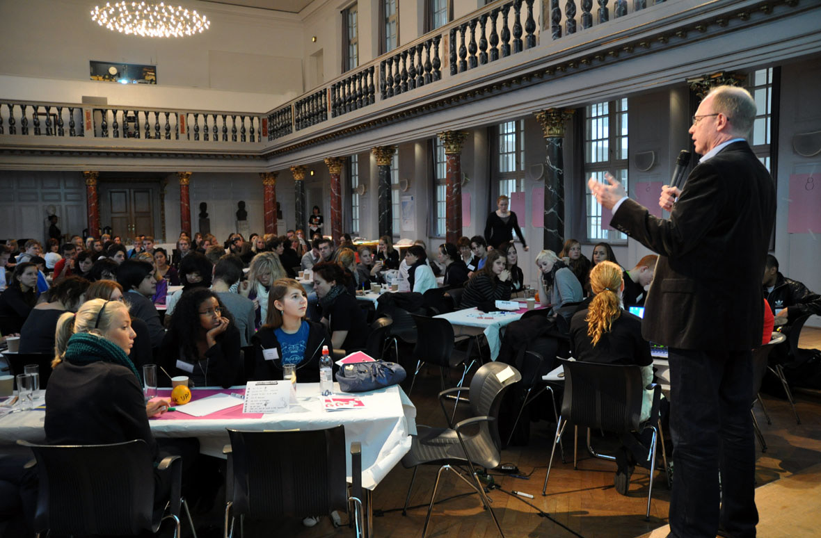 De unges forslag til Kulturvision for Øresundsregionen Öresundskomiteen havde inviteret 100 unge i alderen 16-20 år til at mødes den 14. november på Nationalmuseet i København.