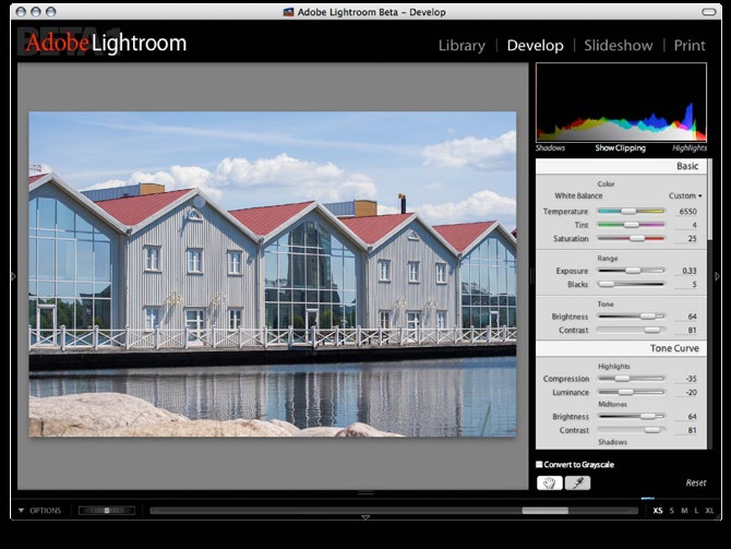 Om Lightroom Adobe Photoshop Lightroom Första versionen av Lightroom släpptes 2007, men programmet hade innan det funnits i en öppen beta i ett år.