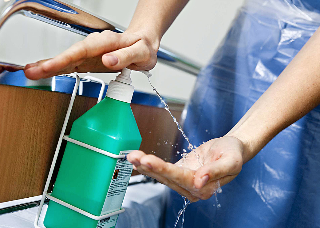 Observationsmätningar av handhygien För att förbättra handhygienen inom vård och omsorg är det viktigt att utföra observationsmätningar av följsamheten, och att följa upp dessa mätningar.