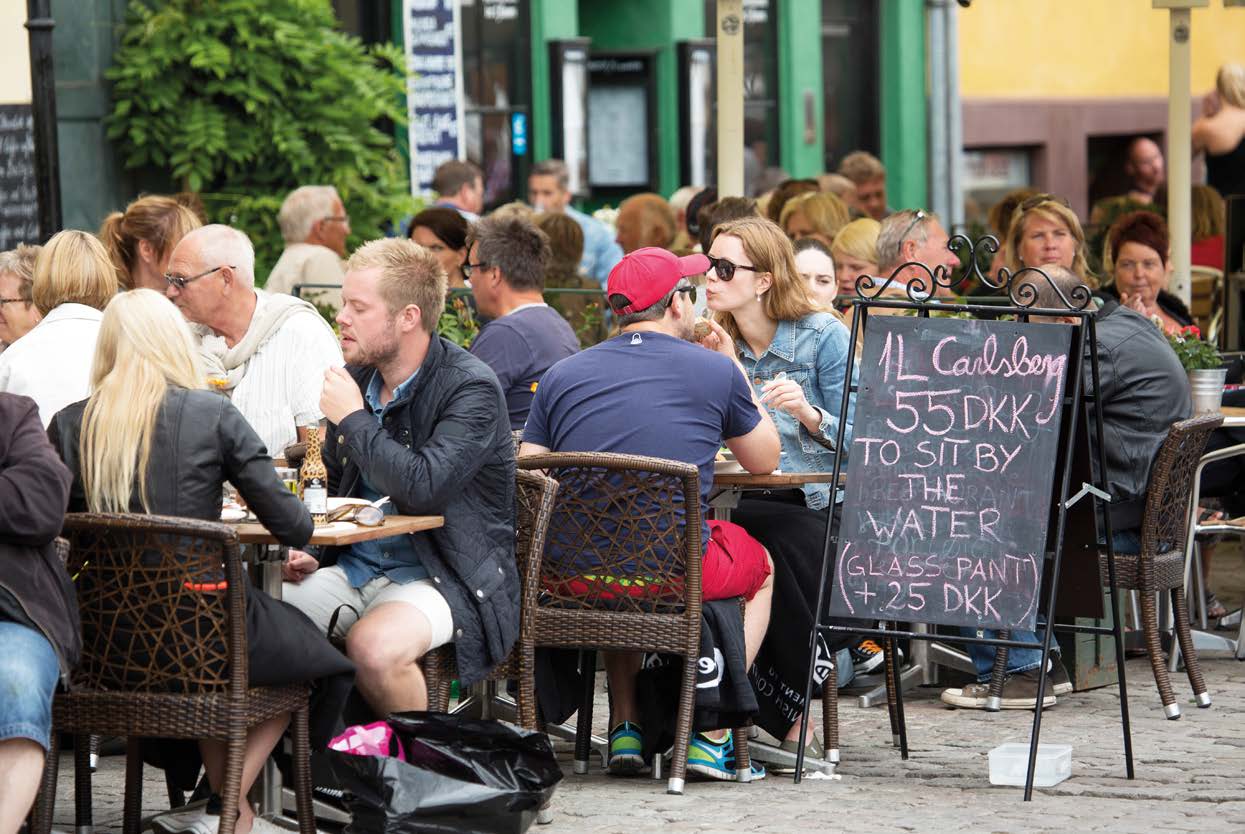 TEMA: LIVET I METROPOLEN VI BLIR FLER I EN VÄXANDE URBAN REGION Öresundsregionen står inför en befolkningsökning som kommer att påverka rörligheten på bostads-, arbets- och utbildningsmarknaden.