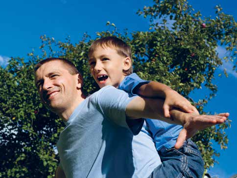 Hela familjen motionerar Det ligger i barnets natur att röra sig och att leka - om barnet bara får en chans till det.