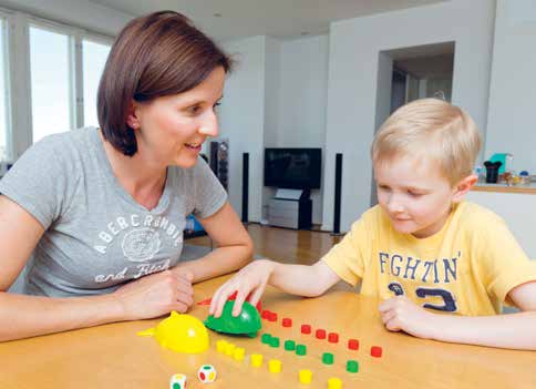 lättare för barnet att komponera sin egen måltid. Tallriksmodellen kan gärna prövas hemma. Trots att skoleleven efter skolan ofta har bråttom att leka med kompisarna, bör han/ hon äta mellanmålet.