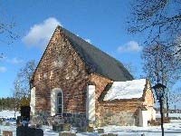 .. Nysätra kyrka 1400-talet 3 ristningar Nysätra kyrka, som ligger ca 30 kilometer från Enköping, byggdes på 1400-talet.