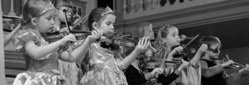 R e k t o r o c h k ö r l e d a r e M a t s - O l o f L i l j e g r e n Betelkyrkans Musikskola Foto: Kjell Sternberg Betelkyrkans musikskola är sedan 1980 ett centrum för barnmusik i Örebro.