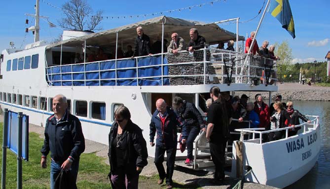 I 12-kamrater på utflykt Framme i Borensberg. Målet för vårens utflykt var Göta kanal och resmålet torde ha varit mycket populärt, eftersom resan på bara några dagar var fullbokad.