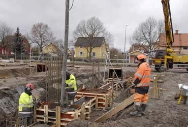 Byggbranschen Inom byggbranschen används det i stor utsträckning till att gjuta cementgrunder till byggnader.