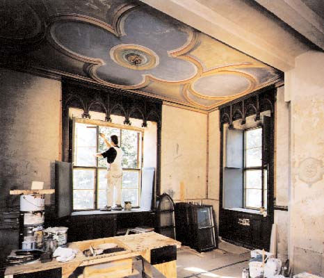 Vid ombyggnaden av Bogesund på 1860-talet inreddes en matsal i nygotisk stil. Under slottets period av förfall skadades rummet svårt och bland annat störtade delar av taket in.