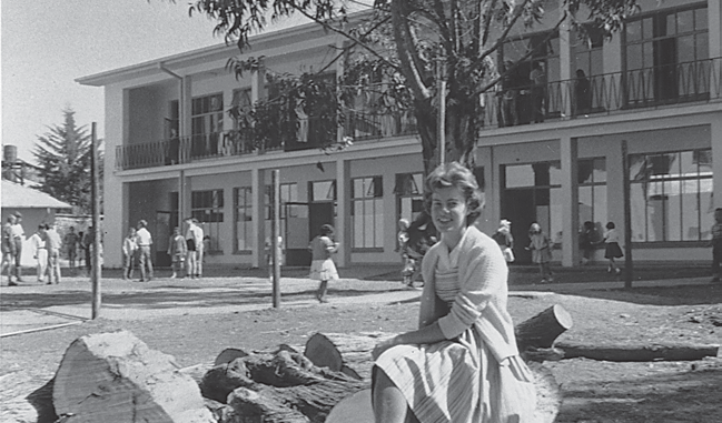 Gunilla med mamma 1946. Så blev Addis Abeba min hemstad under de följande 18 åren.