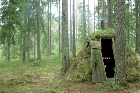 dagarna, stod vi på husets trappa och beundrade norrskenet, och på mornarna hade vi fullt upp med att klä oss rätt för den intensiva kylan som rådde just den marsvecka som vi var på besök.