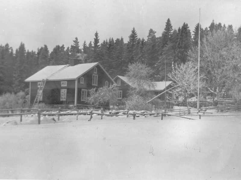 14. Torp: Byholma i Knutby socken Foto: H. Lundberg ca 1940 I dödsboet efter Maria Lundberg (död 1967) i Byholma fanns några gamla handlingar rörande rättigheter till torpet Byholma: 1.