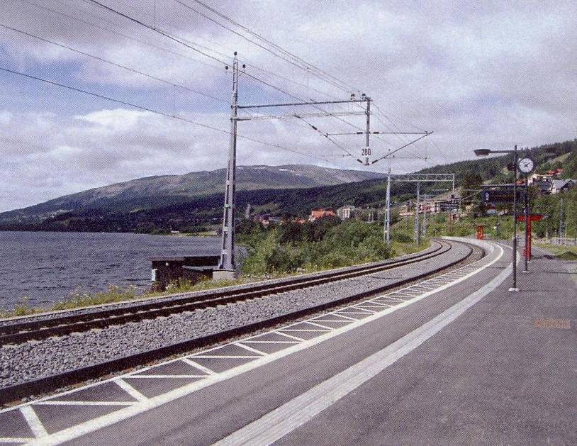 Hållbar landskapsutveckling hur blev det? 48 Presentationsmetod Rapporten är ledigt skriven och mycket rikt illustrerad med såväl gamla som nya fotografier.