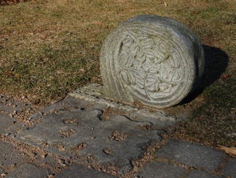 Allt detta gjordes när Reijer jobbade på Landskronas kyrkogårdsförvaltning och det började med att han ville att Liljeqvist skulle göra skulpturala gravstenar som Reijer sedan kunde sälja till kunder