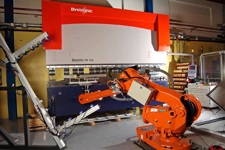 BockcEll Bystronic - ABB Kantpress Presskraft 150 ton Arbetslängd 4100 mm Styrstystem Cybelec ModEva 12 graphic control Styrning 10 axlar Elektronisk parallellstyrning av pressbalk Y1-Y2 Hydraulisk