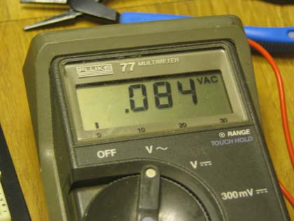91 db som förstärkning. Denna mätare ger även spänningsnivån som syns till höger. Mätaren likt denna kan oftast arbeta med andra impedanser än 600Ω, normalt kan vi programmera aktuell signalimpedans.