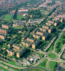 Den största delen av grupphusbebyggelsen i Malmö uppfördes från efterkrigstiden och under miljonprogramsåren fram till 1975.