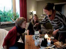 Elin Kindeskog, Anna Peterson och Hanna Olsson hyr en villa i Sävedalen i Partille kommun.